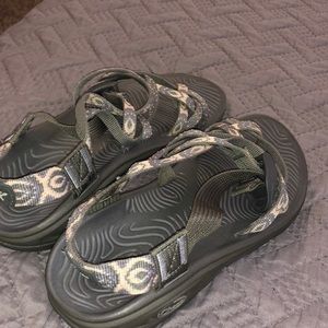 Chacos size 7